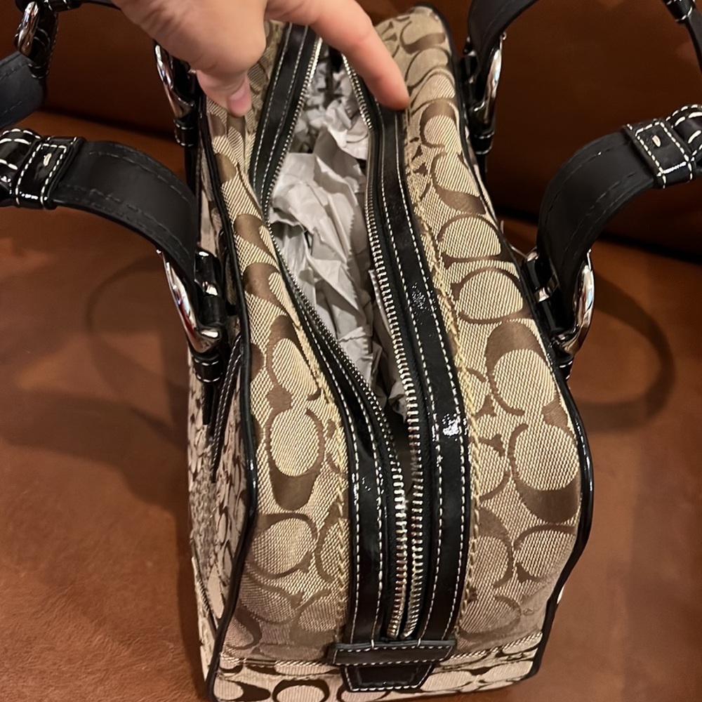Coach purse brown canvass and black patten seems and straps - Picture 2 of 5